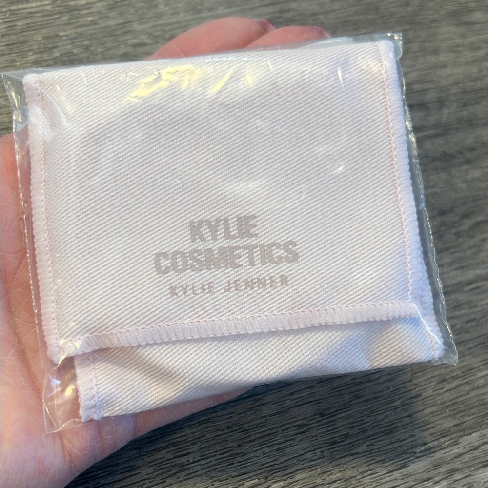 Kylie Cosmetics Pocket Mirror - Picture 5 of 6